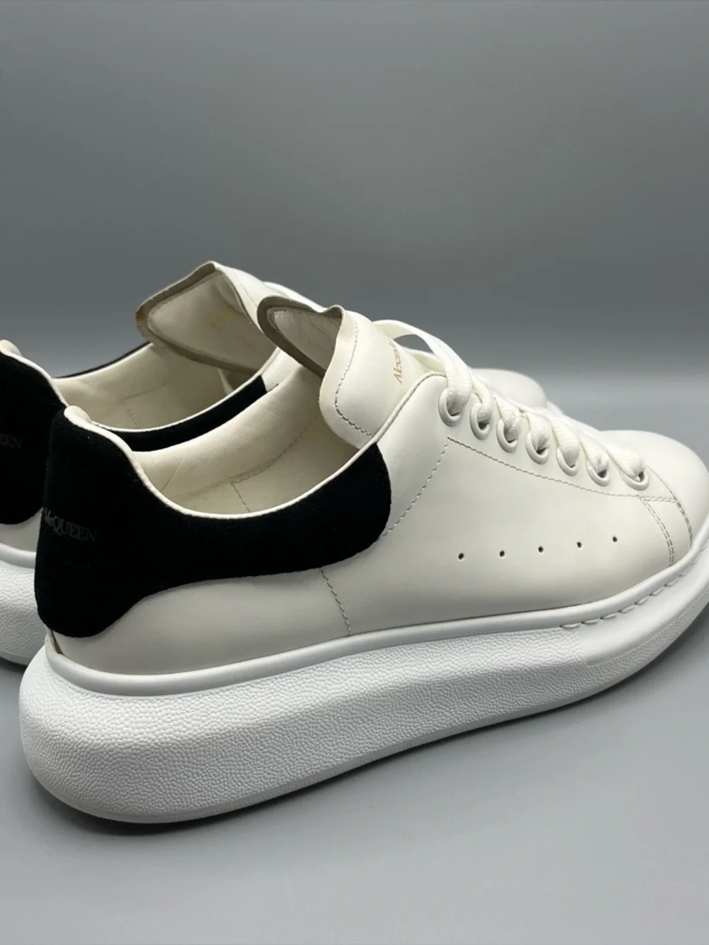 Alexander McQueen Oversized Sneakers White Black Heel Tab EU 39.5 US 9.5 Leather - Picture 7 of 14
